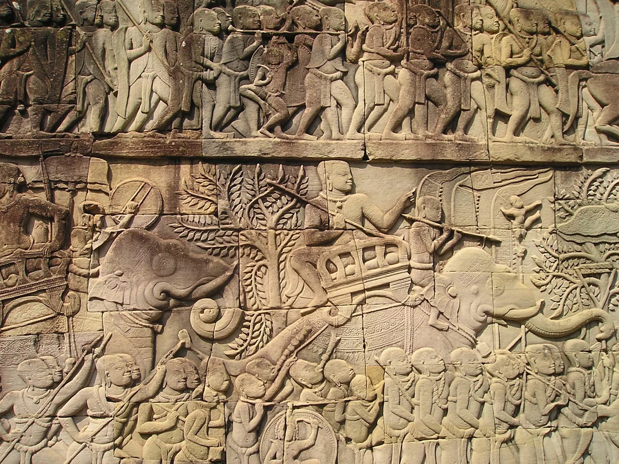 Древних стен песня. Ангкор ват барельефы. Камбоджа храм Ангкор барельефы. Барельеф храма в Камбоджи Ангкор ват. Барельефы Ангкор вата.