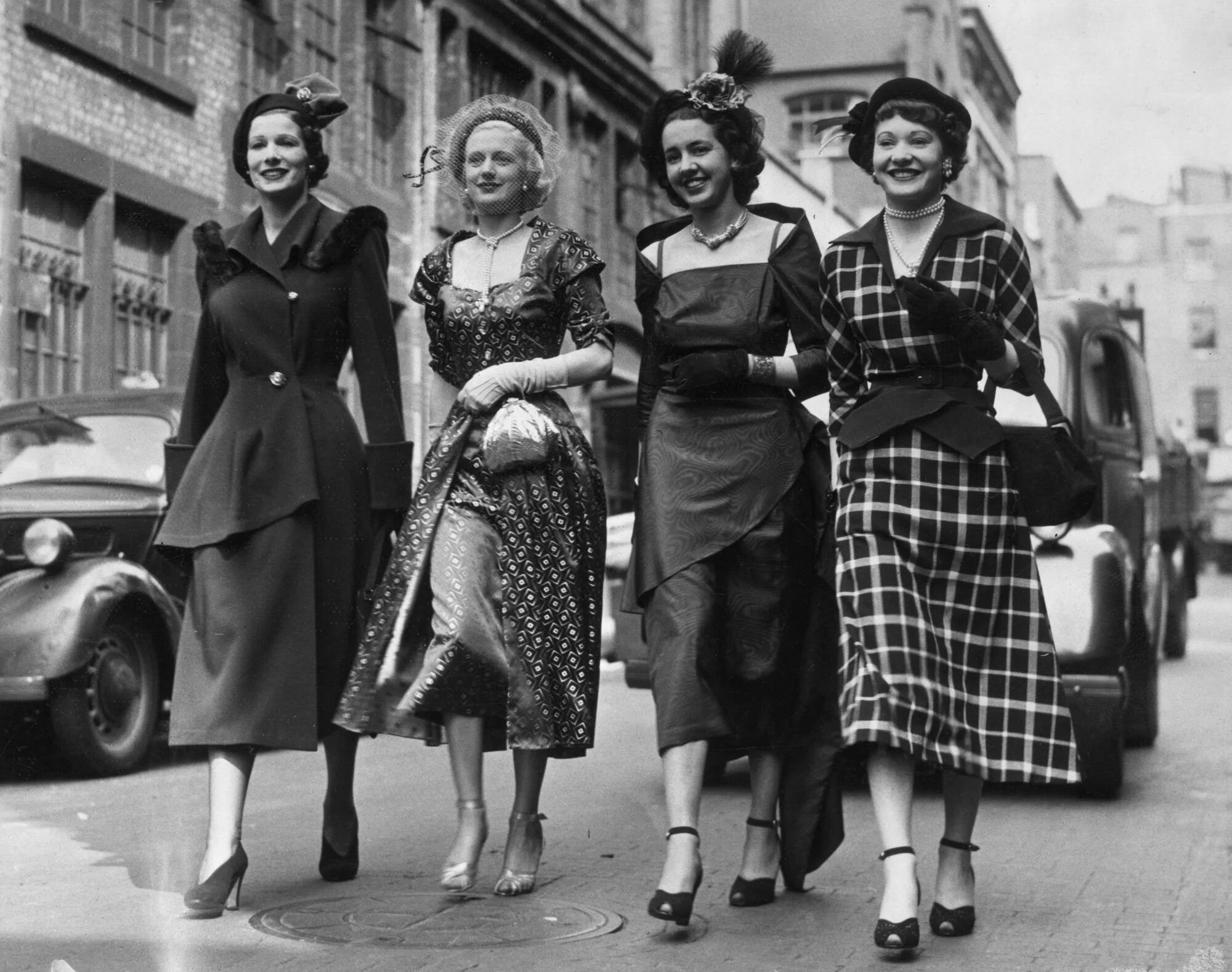 Мода 1940-х Франция. Мода Германия 1940годо. Мода СССР В 40-50е годы. Америка 40-е мода. Моды британия