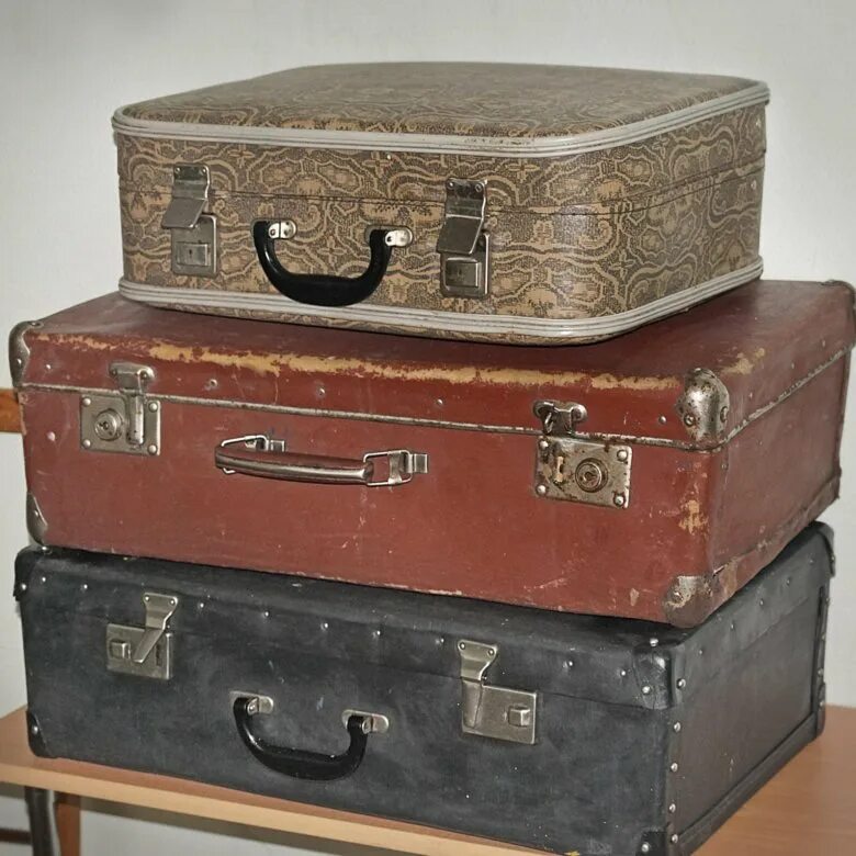 Купить старый чемодан. Ретро чемодан. Антикварный чемодан. Раритетный чемодан. Старый чемодан.