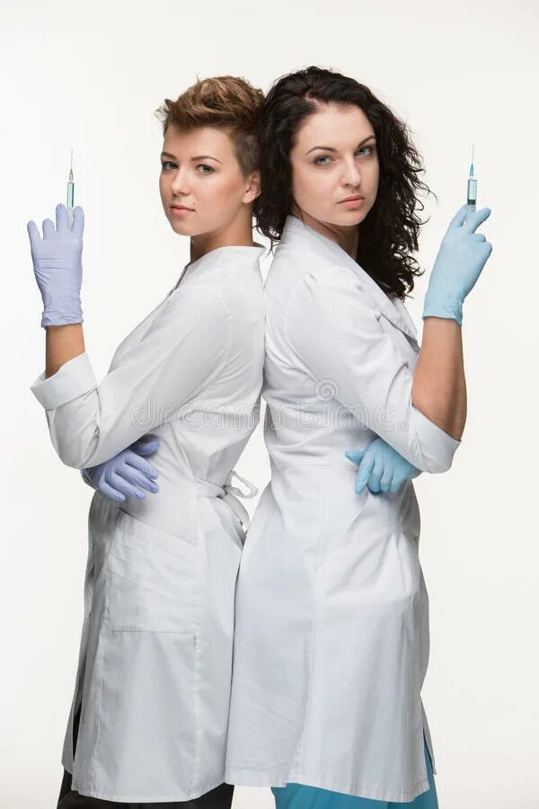 Две женщины врачи. Две медсестры. Два врача женщины. Медсёстры 2. Медсестру двое.