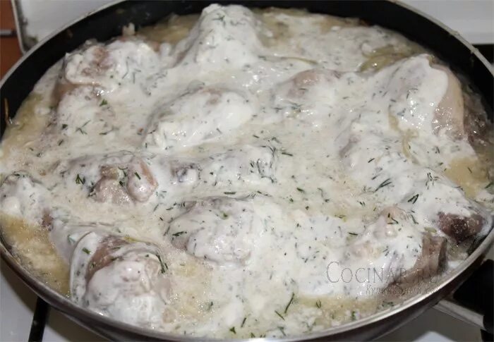 Подлив из куриного филе со сметаной
