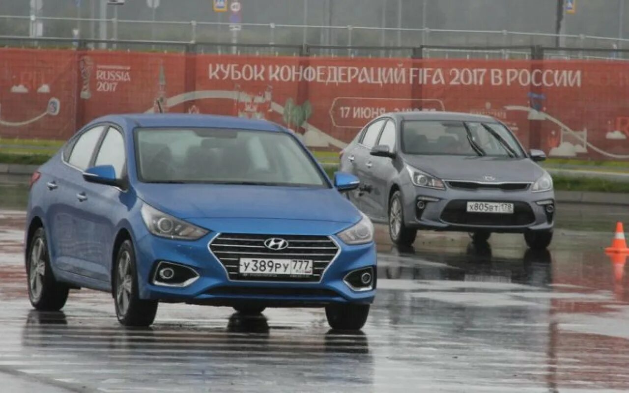 Сравнение хендай солярис. Хендай Солярис 2021. Solaris 2022 vs Kia Rio. Kia Rio vs Hyundai Solaris 2017. Киа Рио и Хендай Солярис 2021.