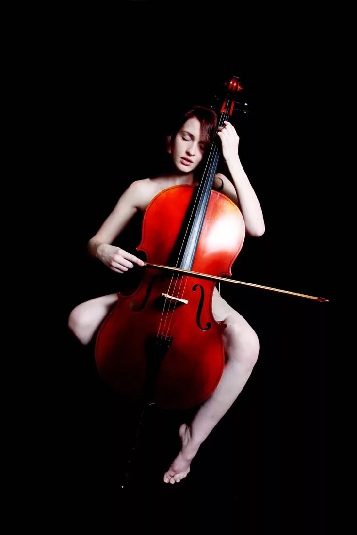 Фотосессия с музыкальными инструментами. Квартет амадеус девушки. Девушка с виолончелью. Девушка с виолончелью. Девушка с контрабасом.