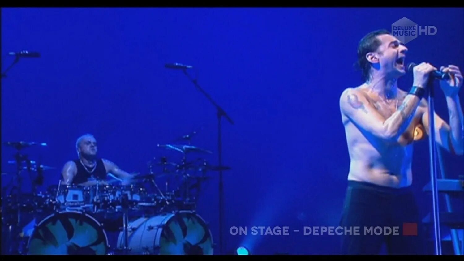 Депеш мод париж. Depeche mode one night in paris. одна ночь в париже депеш мод. депеш мод концерт в париже. депеш мод концерт в париже 2001 видео.
