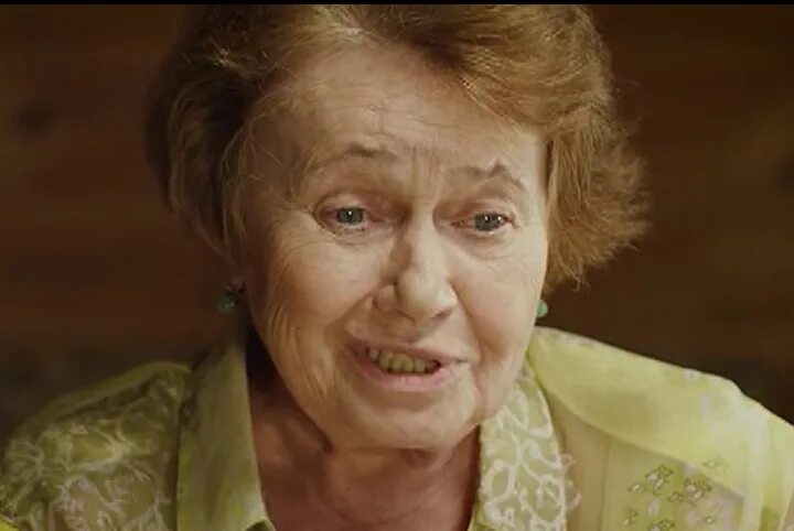 серая актриса