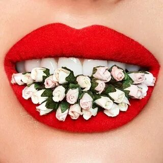Губы с цветами
