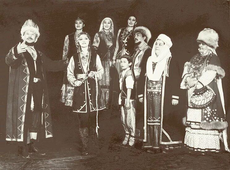 Фольклор народов башкортостана. Зал театра национального молодежного театра мустая карима уфа. Мухаметша бурангулов башкирская свадьба. Башкирский народный центр. Туй башкирский.