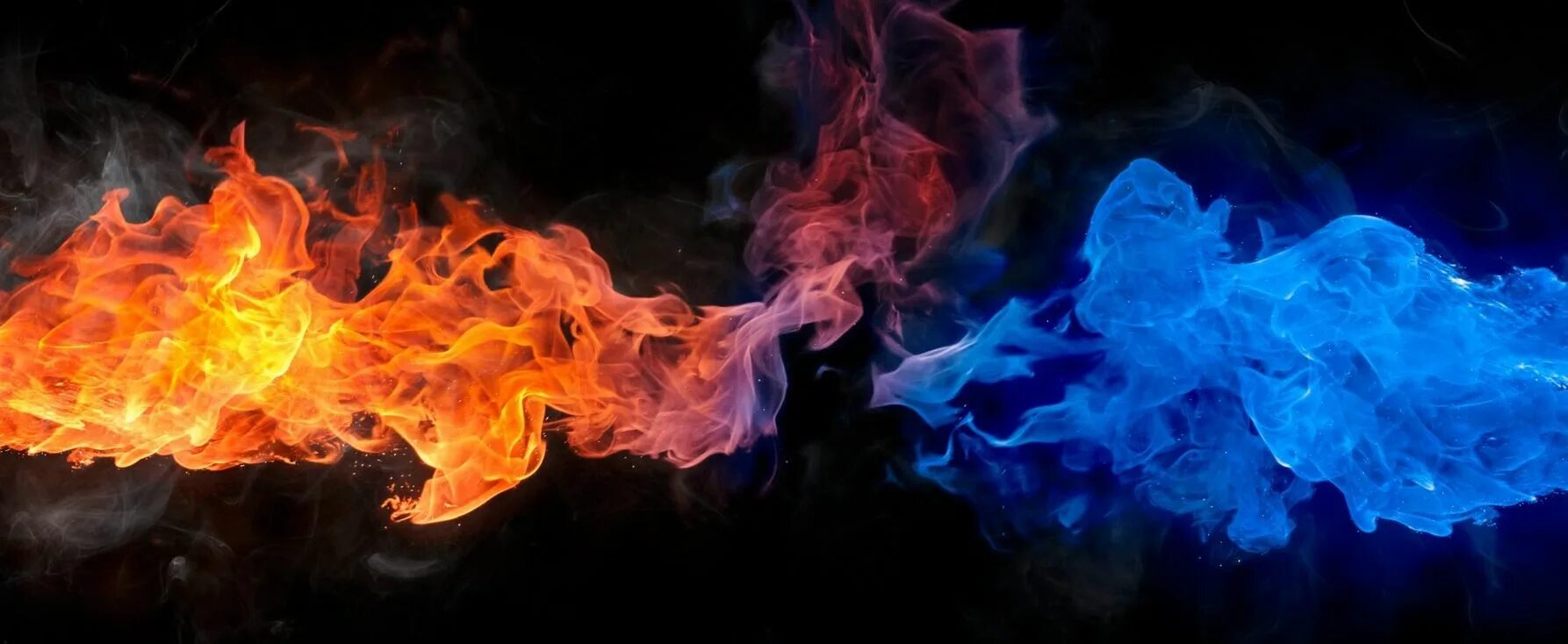 Синий огонь во сне. Синий огонь. Синее пламя на черном фоне. Огонь синий и красный. Красное и синее пламя.