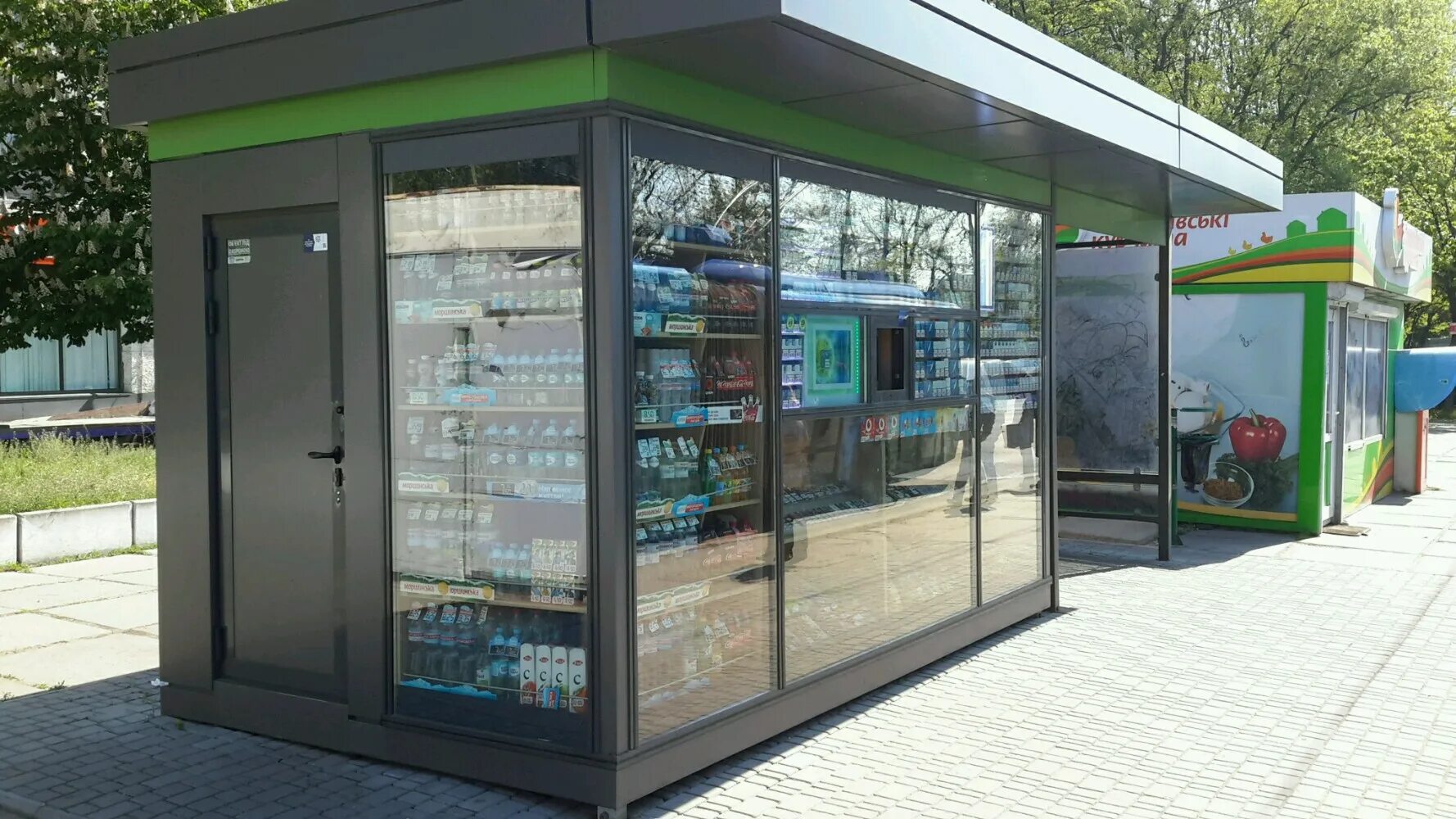 киоск с сигаретами. киоски сигареты. киоск табак. киоск для торговли табаком. уличные павильоны для торговли.