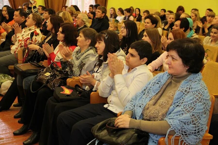 НМК им Глинки Новомосковск. Музыкальный колледж Новомосковск. Конкурс Новомосковск камерных ансамблей. Жюри конкурса Глинки в 2005 году.