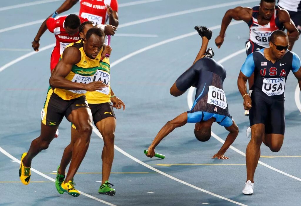 Рекорд 1 км бег мужчины. Бег на 100 метров. Бег 100 метров спортсмены. Спринт эстафета. Эстафета 4×100 метров.