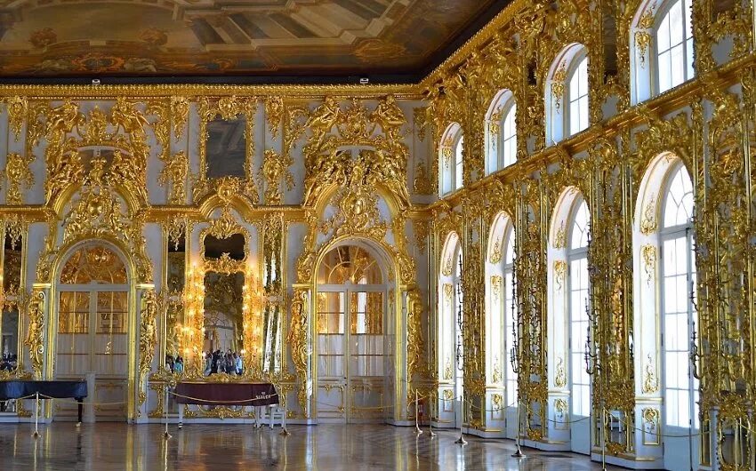 Где находится екатерининский дворец в петербурге. Пушкин екатерининский дворец. екатерининский дворец село пушкино. город пушкин екатерининский дворец внутри. пушкин большой зал екатерининского дворца.