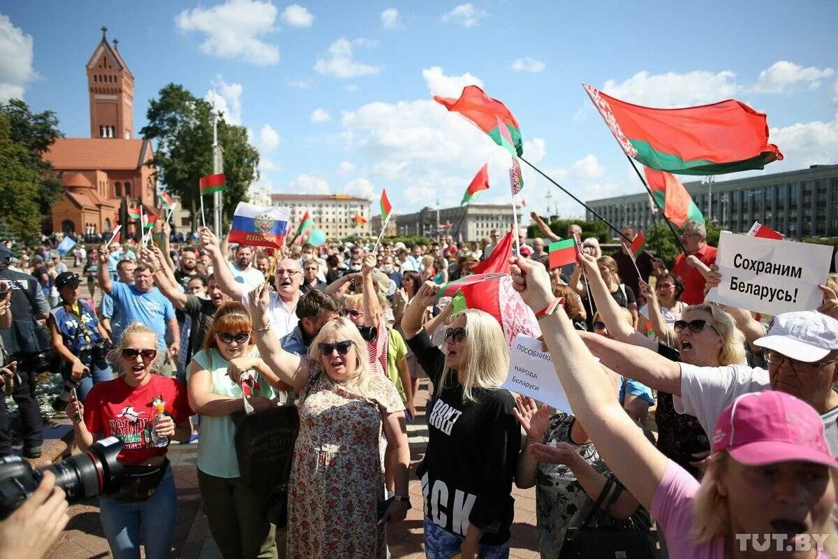 Беларусь митинг Лукашенко. Митинги Белоруссии за Лукашенко 2020. Протесты в Беларуси 2020 за Лукашенко. Митинги в белоруссии