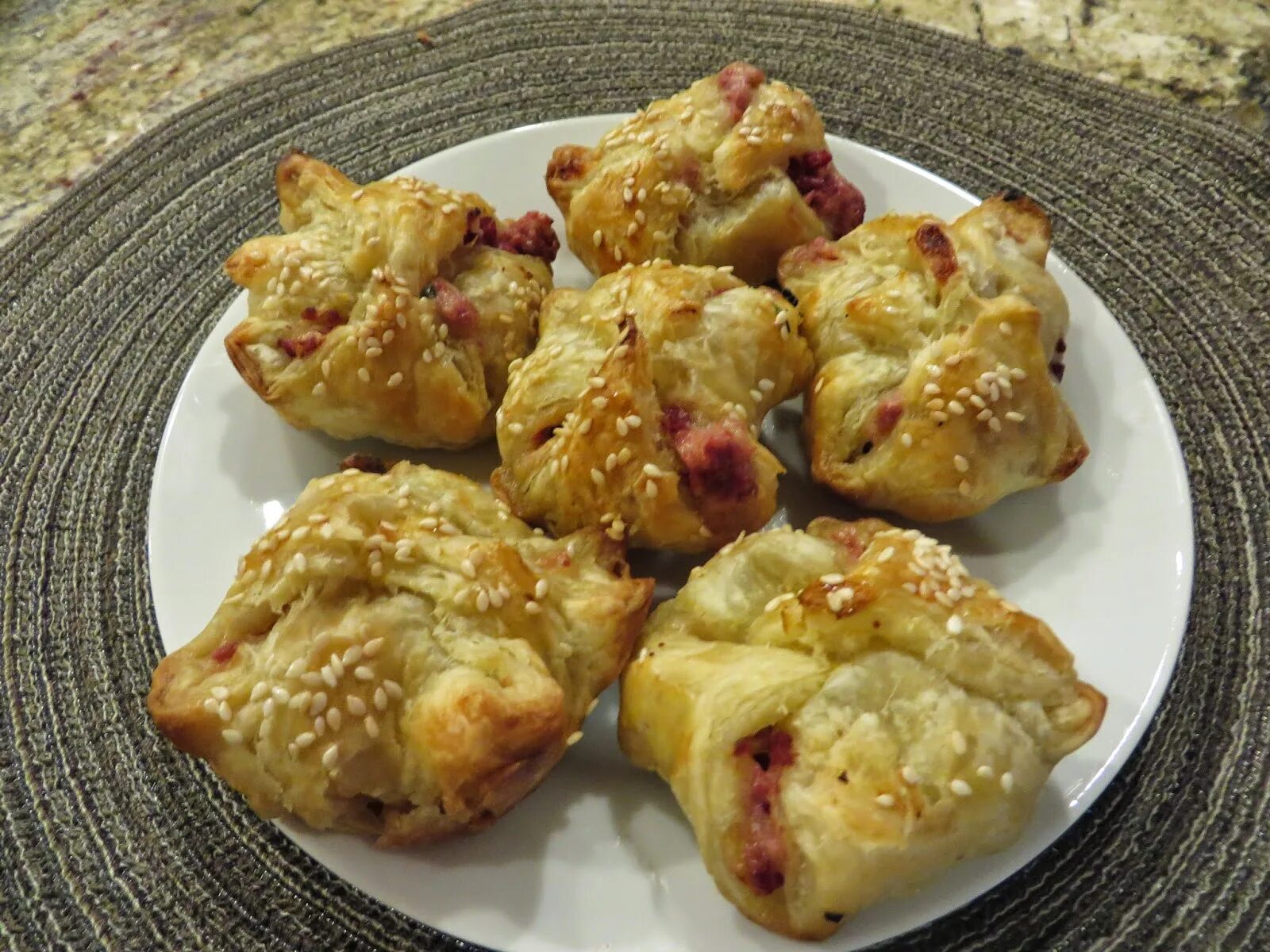 Простые блюда из теста. Corned Beef pasty.