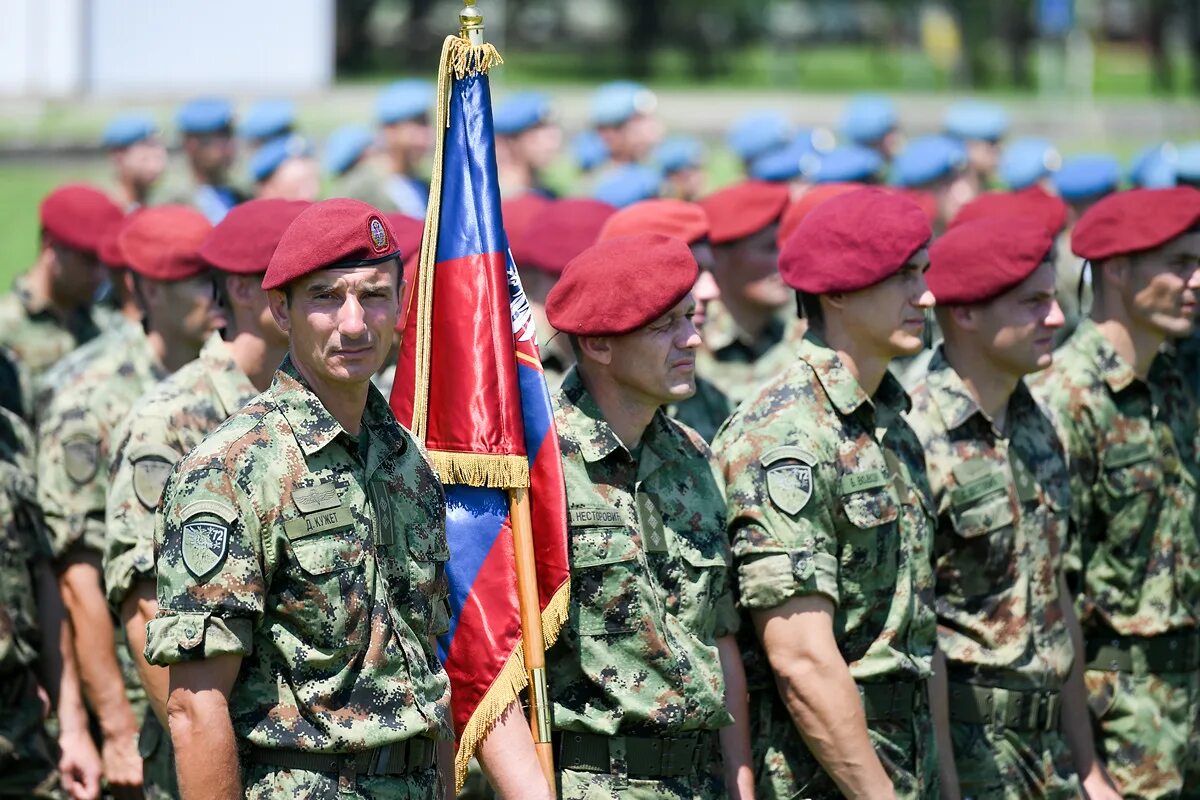 Главный военный страны. Сербская армия славянское братство. Славянское братство 2019. Славянское братство учения. Сербские десантники.