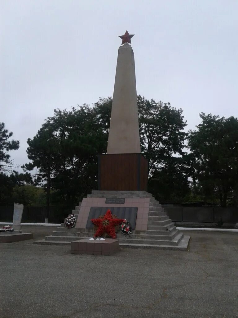 Село Дубовка Ставропольский край. Ставропольский край памятник погибшим.