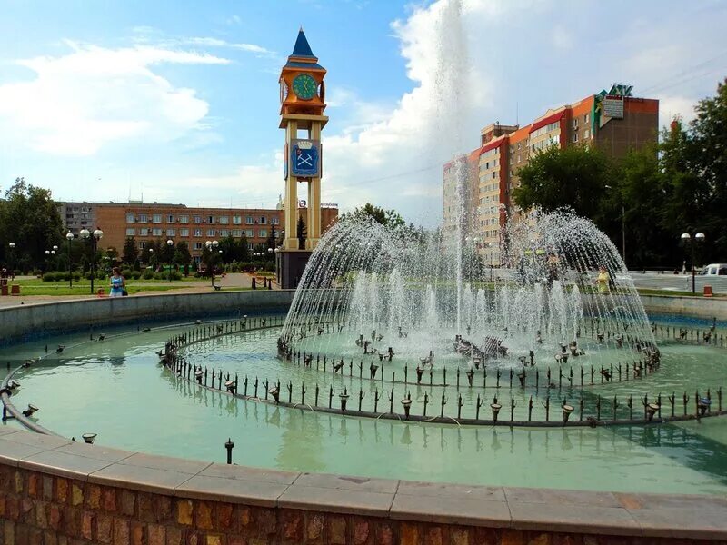 Подольск часы на площади ленина. Сквер поколений подольск. Площадь ленина подольск. Подольск часы на площади ленина. Подольск площадь поколений.