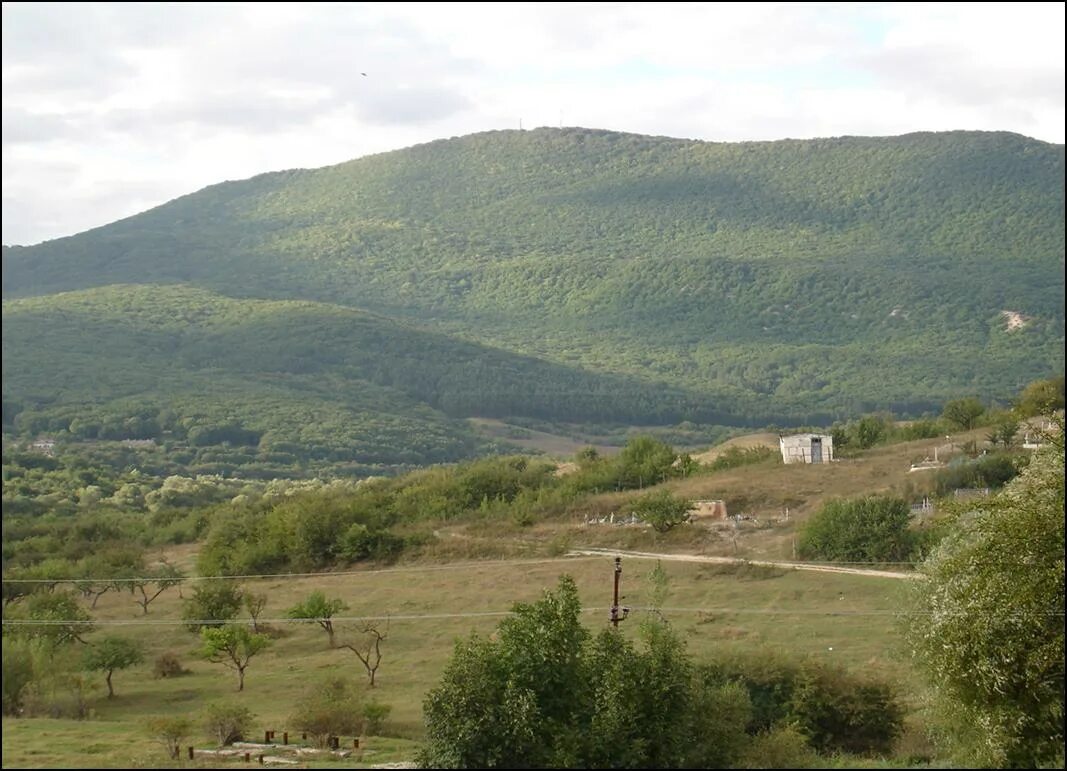 Гора Кубалач в Крыму. Хребет Кубалач Крым. Кубалач Белогорский район. Урочище Кубалач Крым.