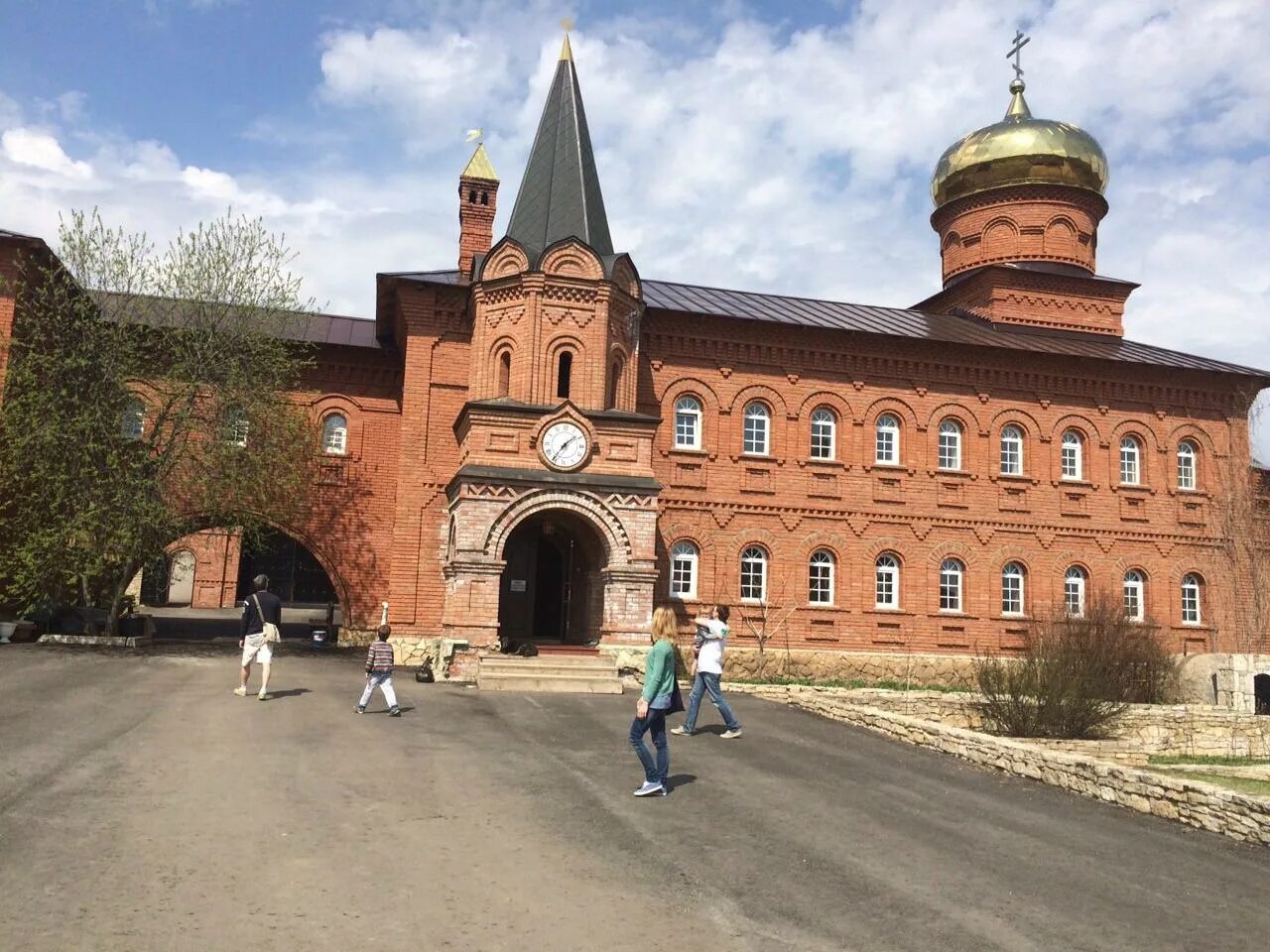 Мужской монастырь красный ключ. Мужской монастырь, красный ключ, башкирия. Святые кустики монастырь башкирия. Мужской монастырь красный ключ. Мужской монастырь красный ключ.