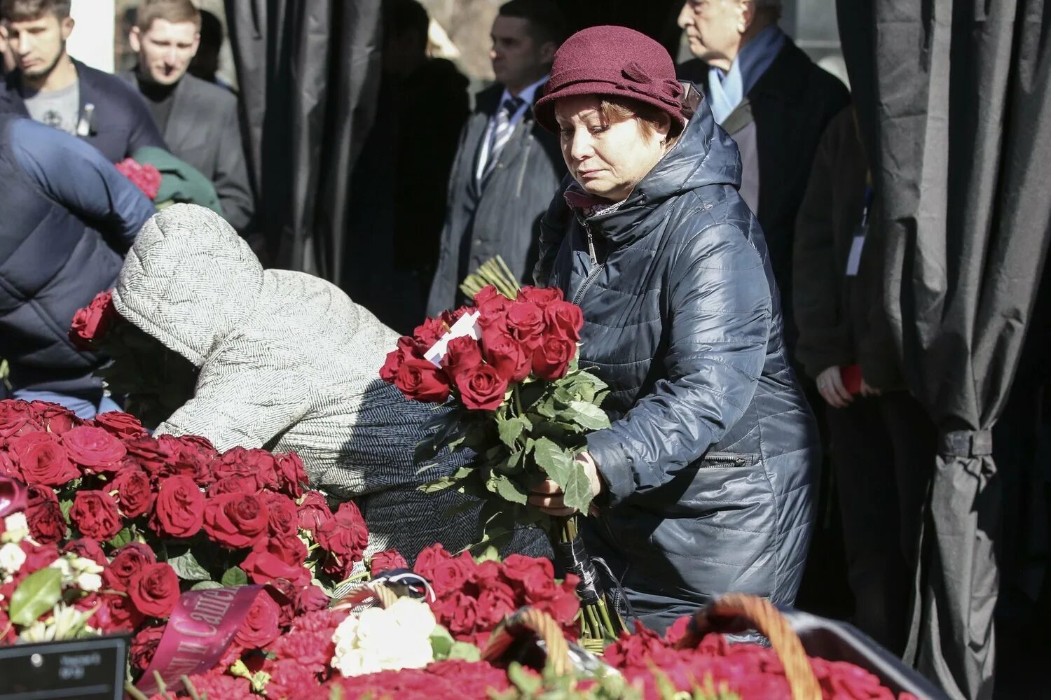 дочь жириновского интервью. внебрачная дочь жириновского анастасия петрова. дочь жириновского интервью. анастасия жириновская дочь. фото дочери жириновского анастасии петровой.