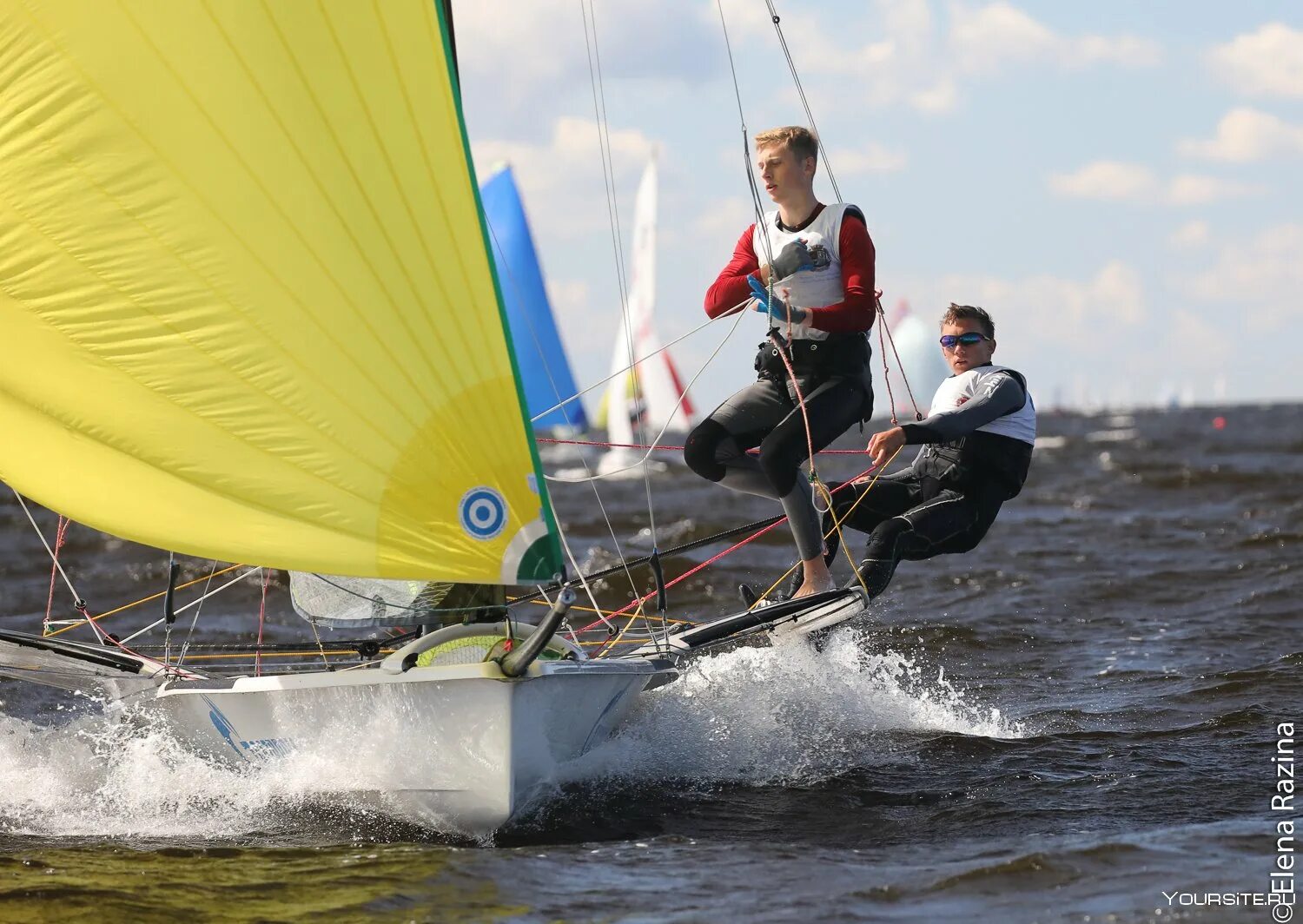 Парусн я спорт. Книги про оптимизм. Декоративная штукатурка оптимист. Краска оптимист f301 фасадная белая матовая 14кг. Оптимист winner.