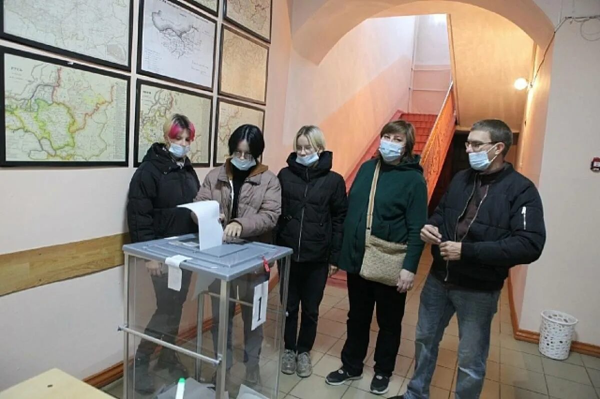 Избирательные участки семей. Выборы мэра новосибирска. Голосуем всей семьей на выборах. Избирательные участки семей. Избирательные участки семей.