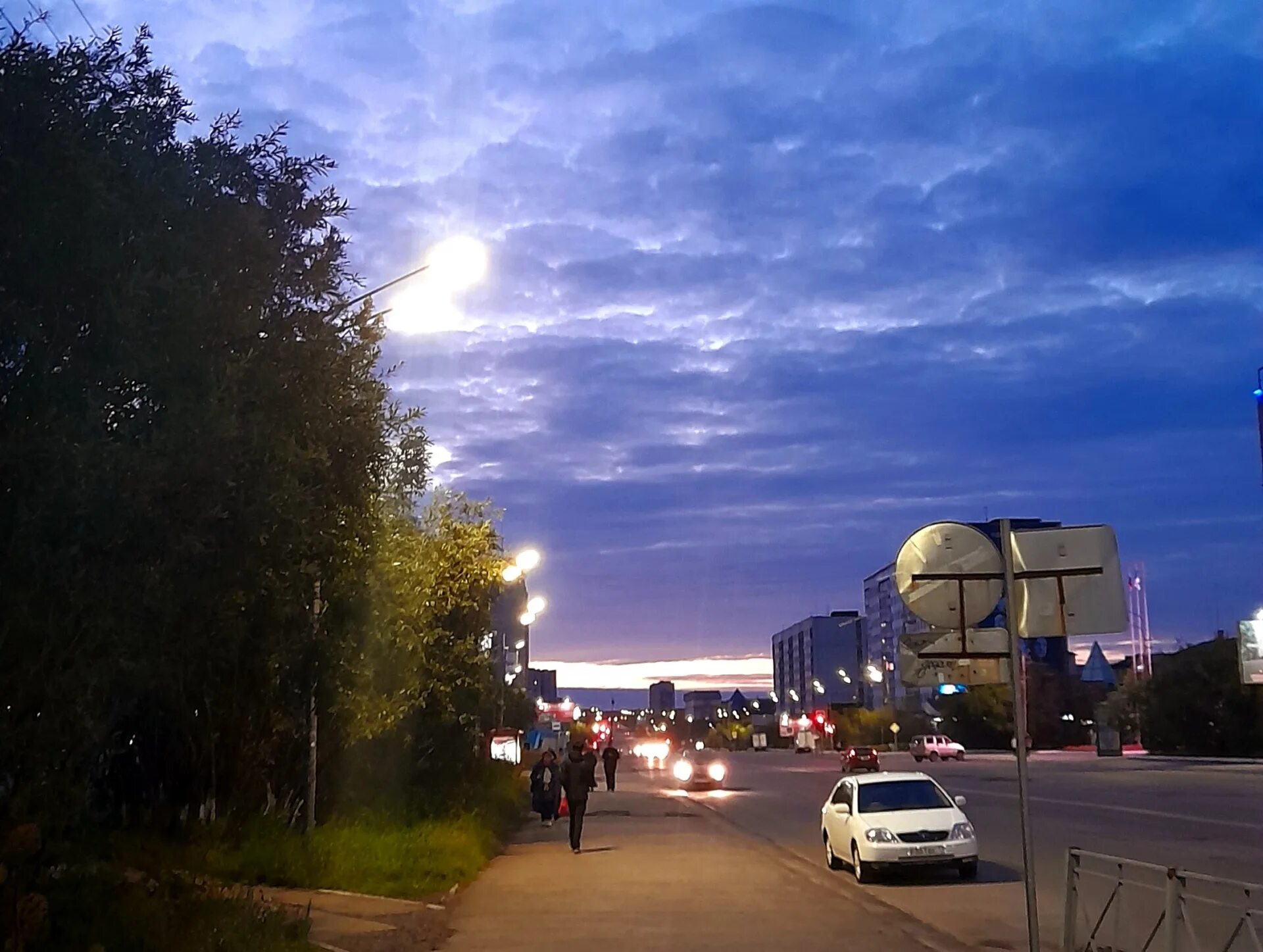 Белые ночи в Сыктывкаре. Воркута белые ночи. Город Воркута 2022. Сыктывкар уличное освещение. Ночь 20 июня