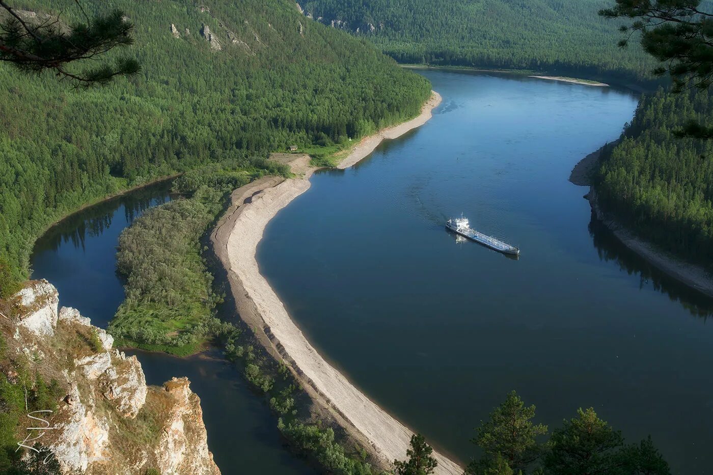 Река 4400 км. Река Лена. Самая длинная река в России Лена. Вид реки Лена. Река Устье Дельта Лена.