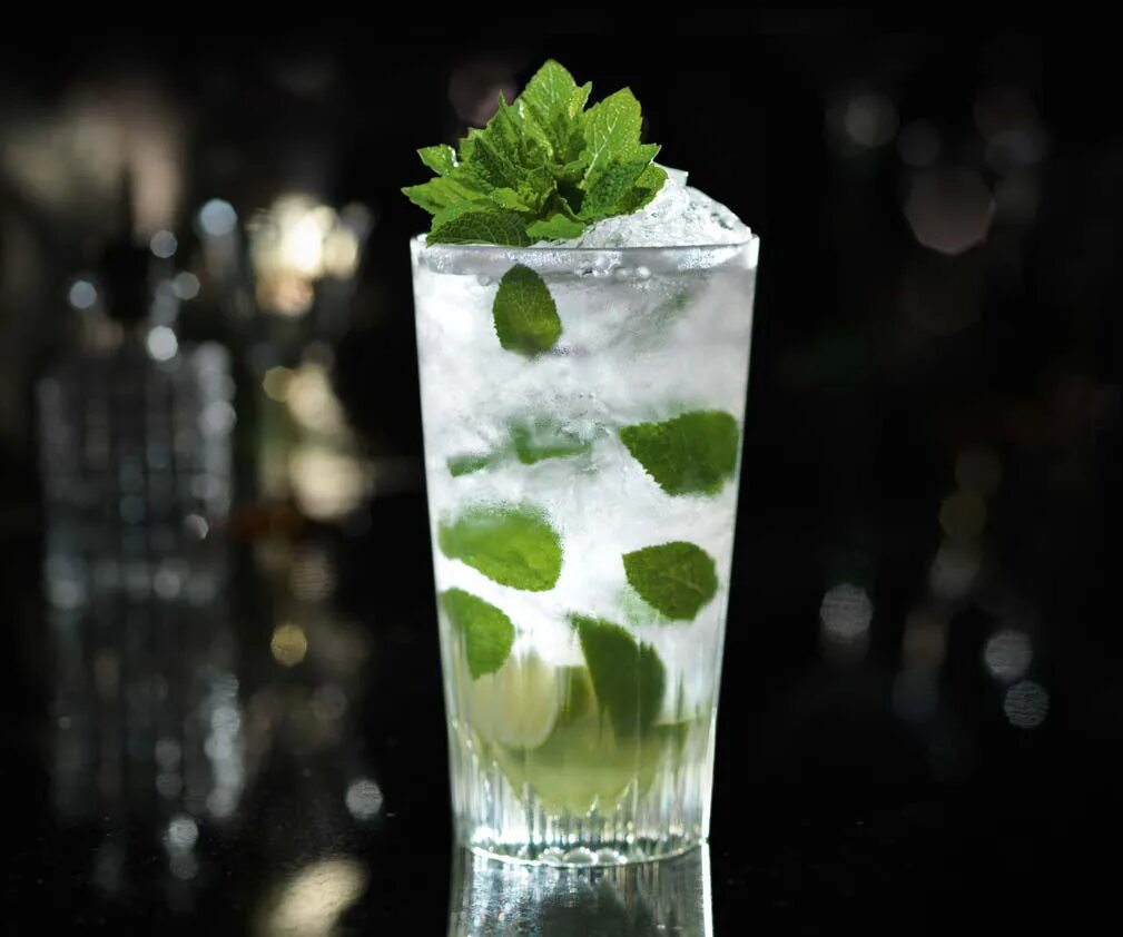 Мохито лет. Mojito коктейль. коктейль мохито алкогольный. коктейль мохито безалкогольный. коктейль мохито (mojito).