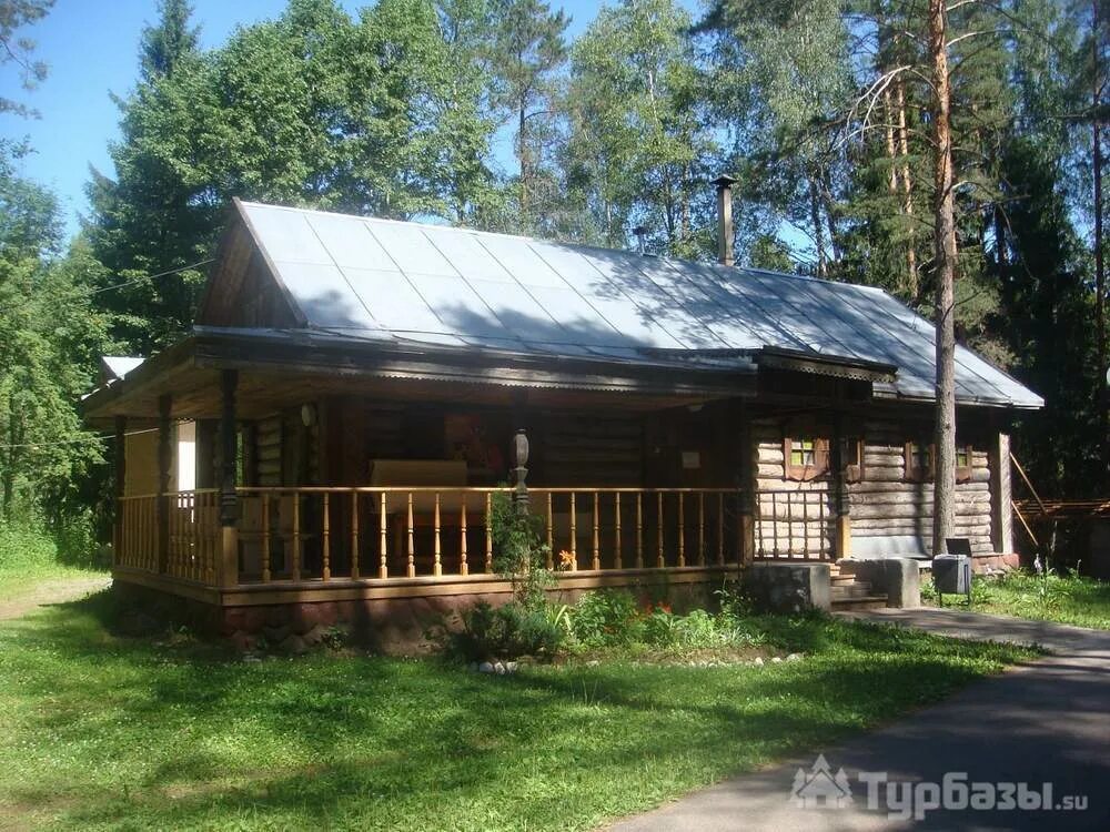 База отдыха приют охотника валдай. Турбазы великий новгород. Турбаза новгородская область у озера ильмень. Берендеево царство валдай база отдыха. База отдыха берендеево царство.