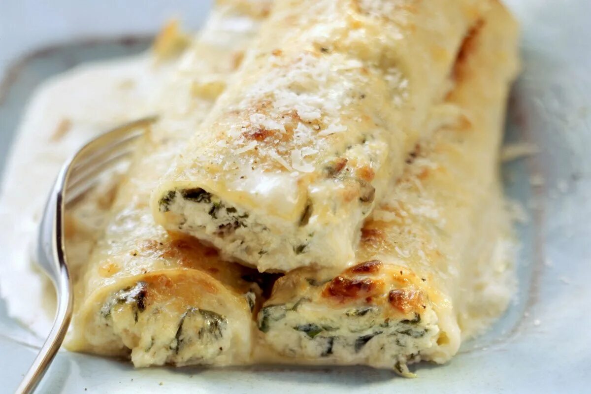 Cannelloni. Каннеллони с куриным фаршем. Кунжутный каннеллони. Фаршированные трубочки каннеллони. Рулет с рикоттой