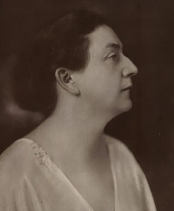 Davids mum frieda was useless. Макс слефогт портрет пианистки фриды кваст ходап. frieda krøgholt.