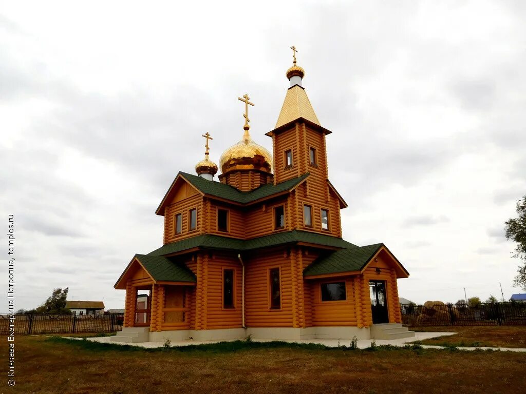 Ореховка самарская область. Верхний Сускан Самарская область храм. Село верхний Сускан Ставропольского района Самарской области. Храм Дамиана и Косьмы Самарской области. Село верхний Сускан Ставропольский район Самара.