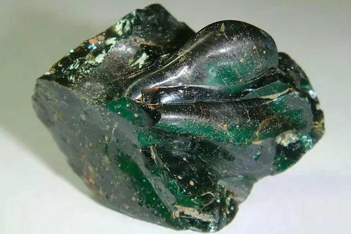 Метеоритное стекло 6 букв