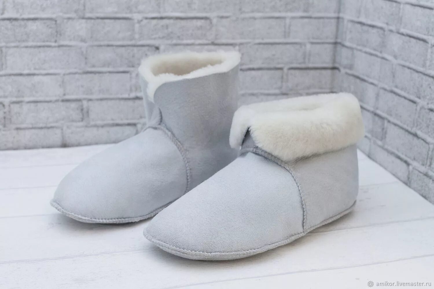 Чуни женские из овчины. Тапочки дом. Чуни женские из овчины. Чуни из овчины «браун». Чуни из овчины «браун».