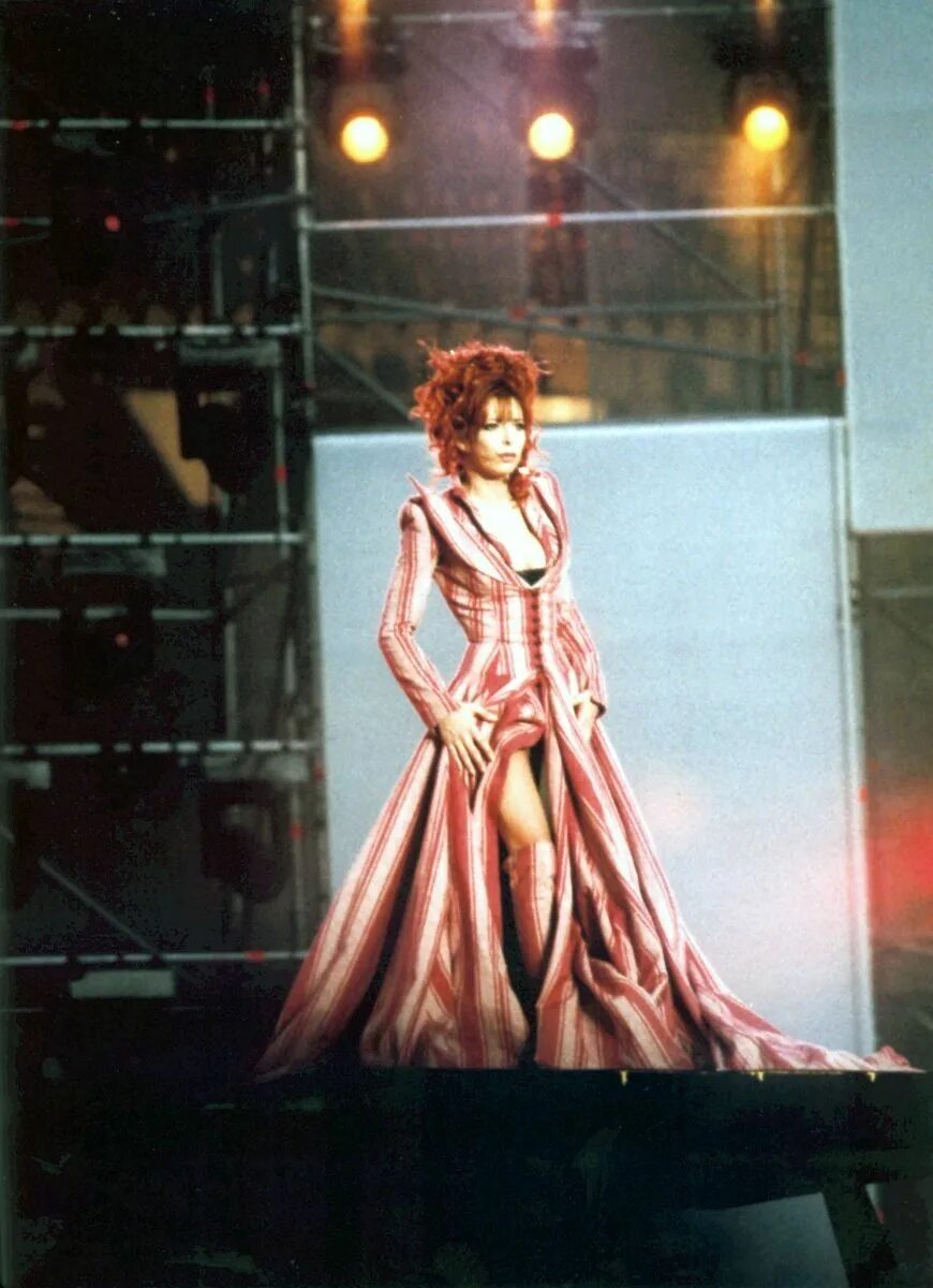 Mylene Farmer 1999 Live. Je te rends ton