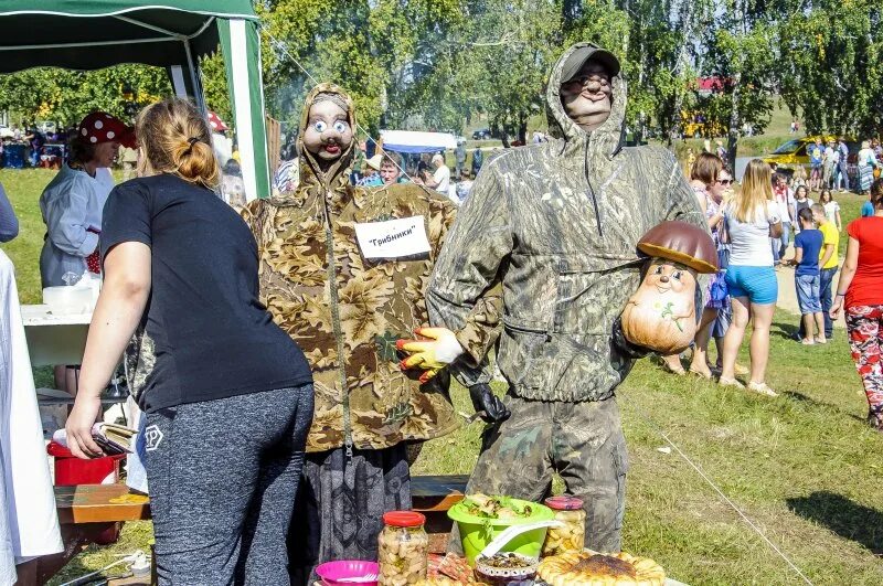 Погода в молчаново томской области. Озеро токовое Молчаново. День села Молчаново. Магазины село Молчаново Томской области. Головещенко Молчаново Томской области.