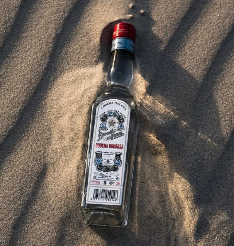 Крепкие алкогольные напитки. Султанат ликер куантро. Напиток gletcher джин розовый. Jagermeister ликер 56 градусов. 20 градусный алкогольный напиток.