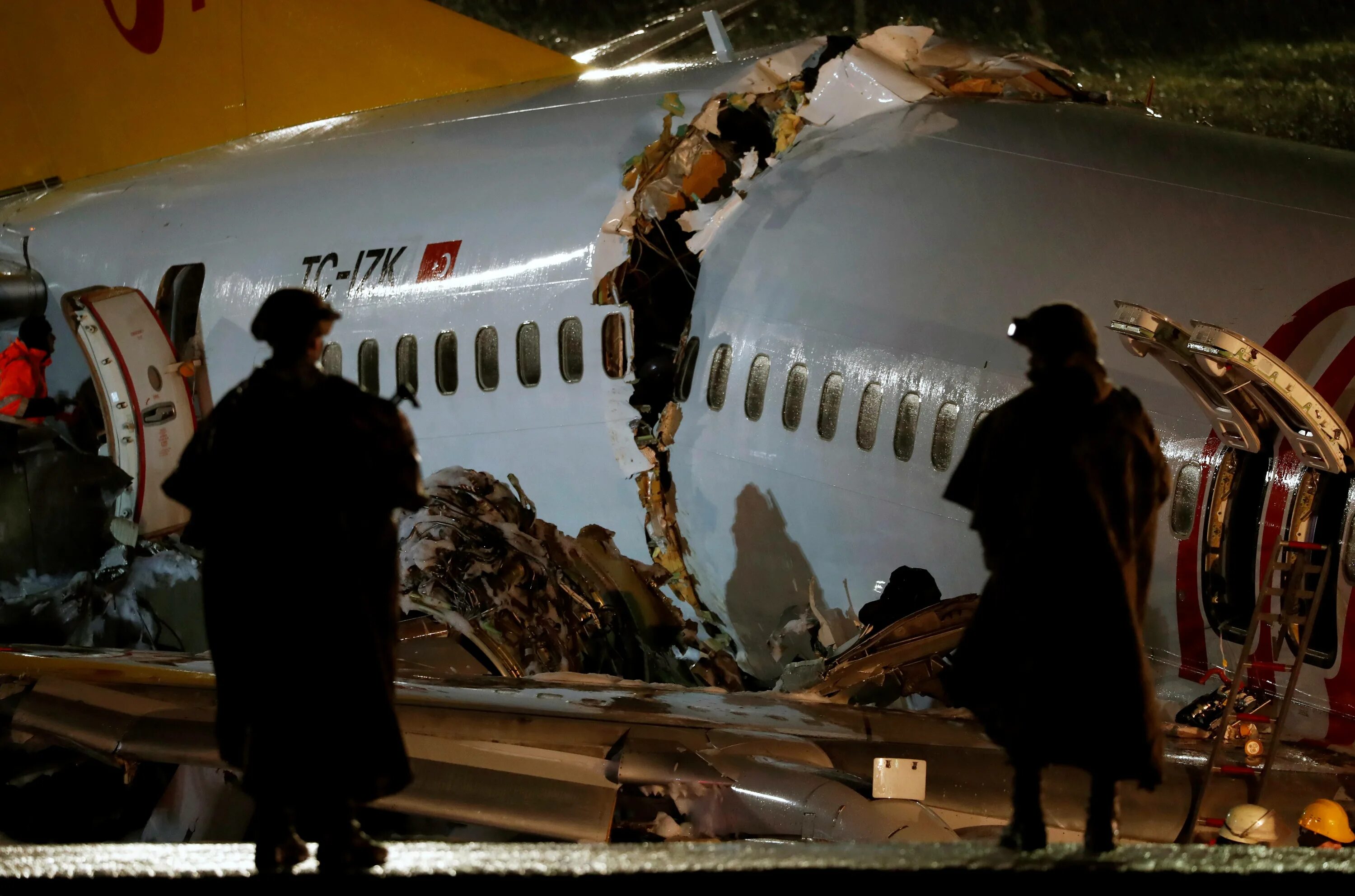 Про русские авиакатастрофы. Авиакатастрофа Боинг 737 в 2021. Крушение Boeing 737 в Стамбуле. Боинг 737 авиакатастрофа. Boeing 737 в Стамбуле.