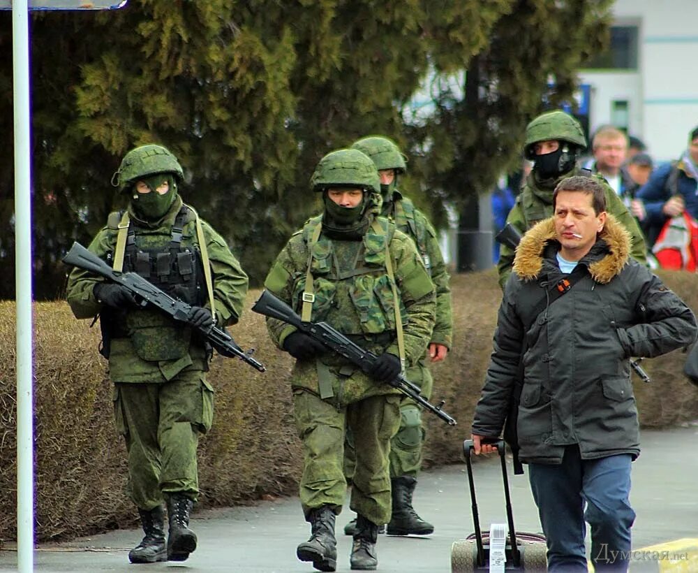 Вежливые люди 2014. Вежливые зеленые человечки в Крыму. Вежливые люди в Крыму. Зелёные человечки вежливые люди.