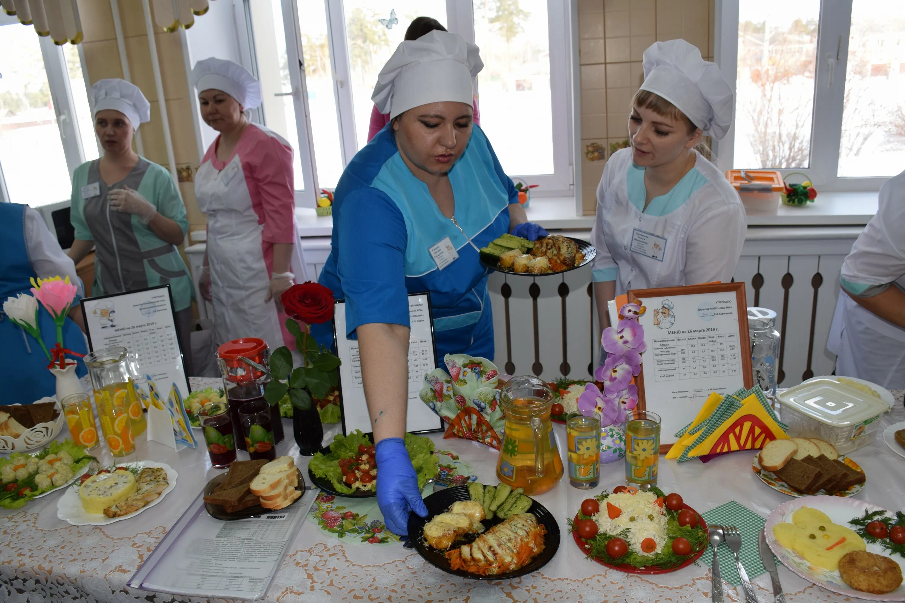 Конкурс поваров в школе. Повар в детском саду. Оформление стола на конкурс поваров в школе. Конкурс поваров детского сада. Конкурс лучший мастер