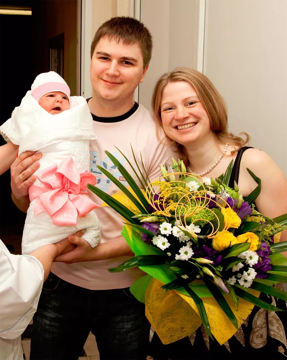 Красивая выписка из роддома. Вариант выписка. Выписка ребенка. Выписка новорожденных из роддома. Встреча из роддома.