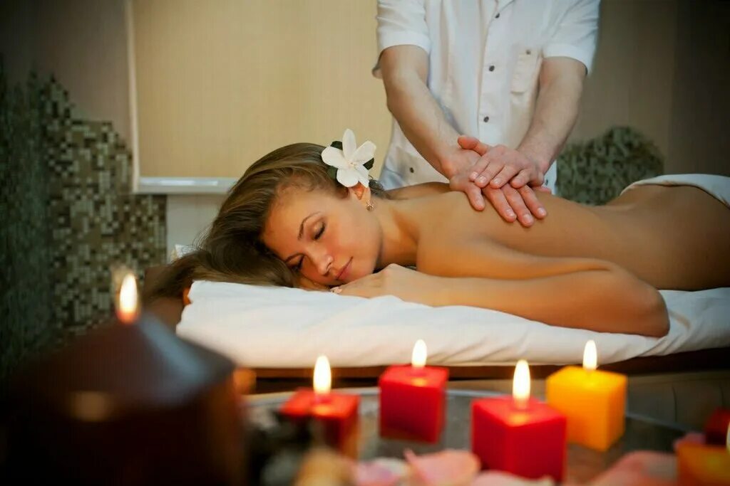 спа массажный салон. массаж. спа массаж. массаж в спа салоне для женщин. девушка в спа салоне.