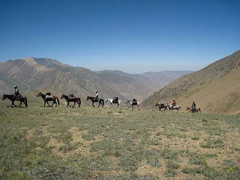 Киргизия 6 букв. Эчки Киргизия. Туризм конный Кыргызстан. Конный тур Киргизия. Конный тур по Кыргызстану.