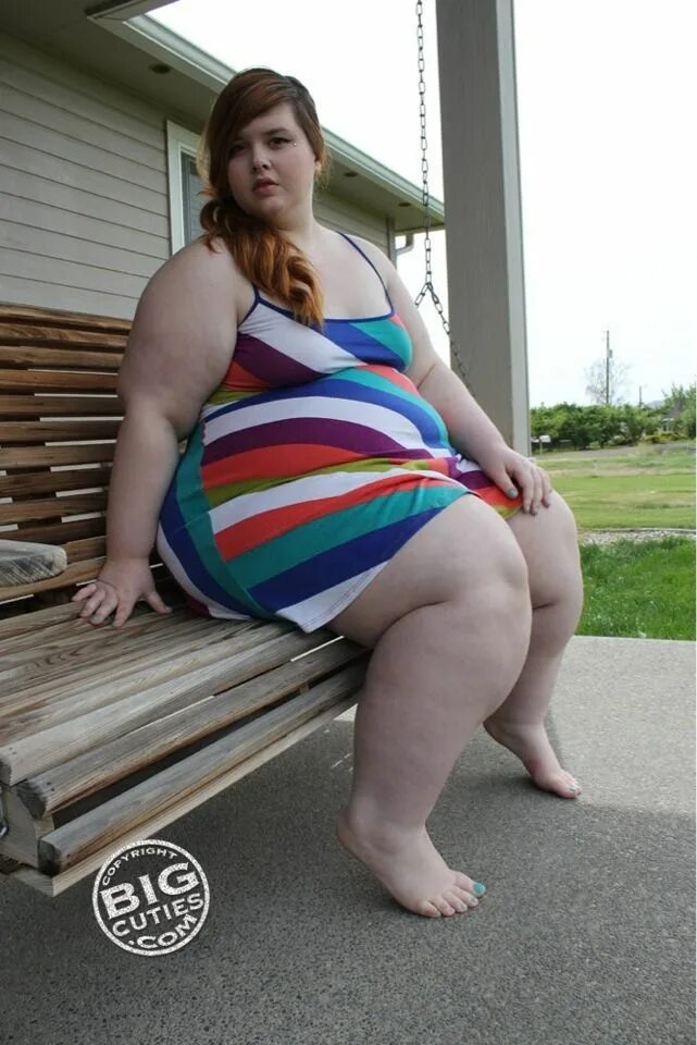 Молодую толстую дома. Самые жирные молодые девушки. Толстенькие ноги. Маленькая толстенькая женщина.