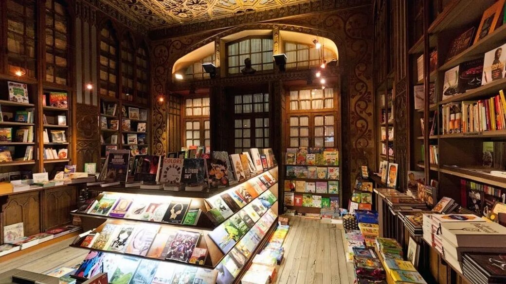Дом где книга. Книжный магазин. Красивый книжный магазин. Маленький книжный магазин. Книжная Лавка.