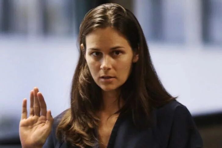 Учитель в америке. Учительницу сша. Учитель в сша. Школьник с оружием в школе. 22 летняя учительница.