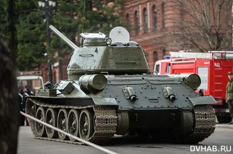 Танки рядом