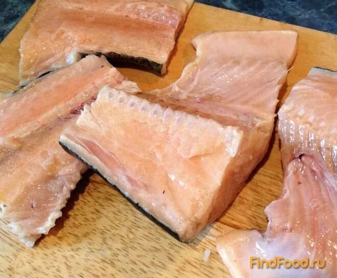 Форель бледного цвета почему. Форель беломясая. Радужная форель в разрезе. Радужная форель белая. Форель речная мясо.