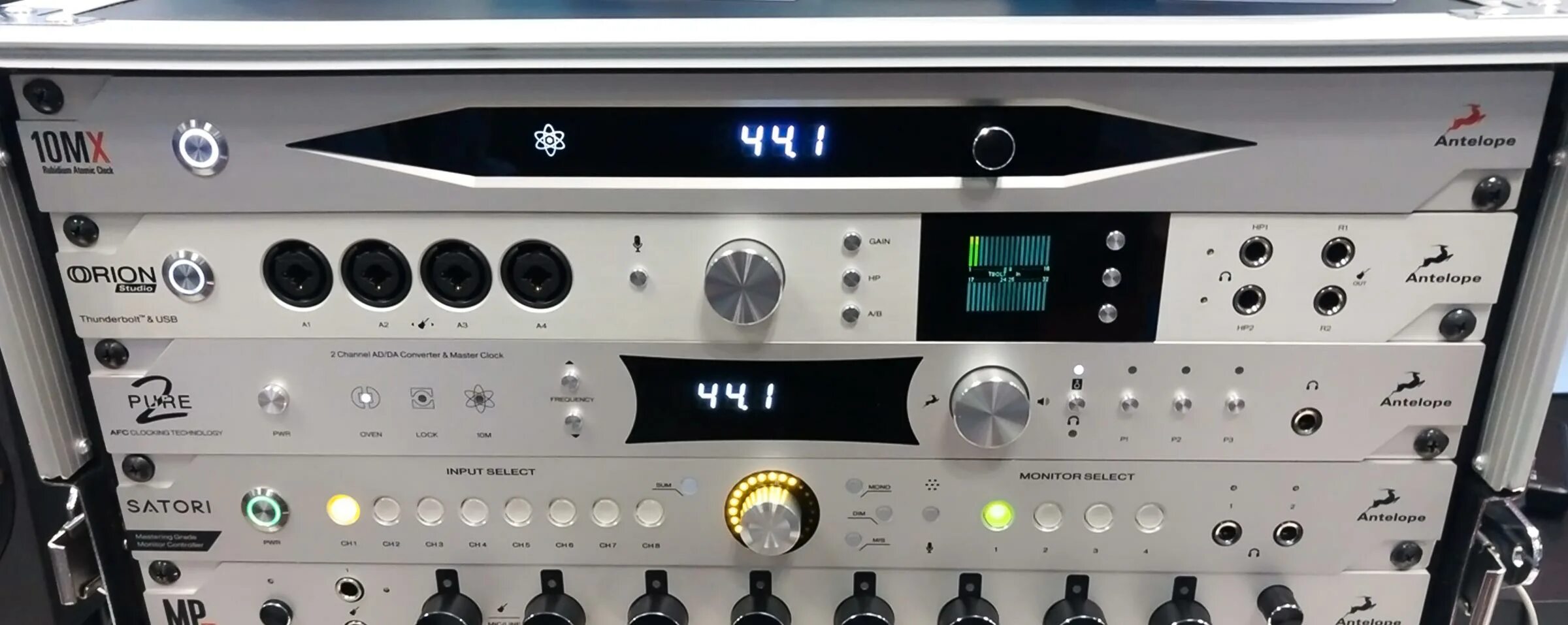 Master Clock Antelope Audio 10mx. Dominator MX-10 Audio. Antelope Audio Zodiac Silver. Antelope Satori. Audio x6